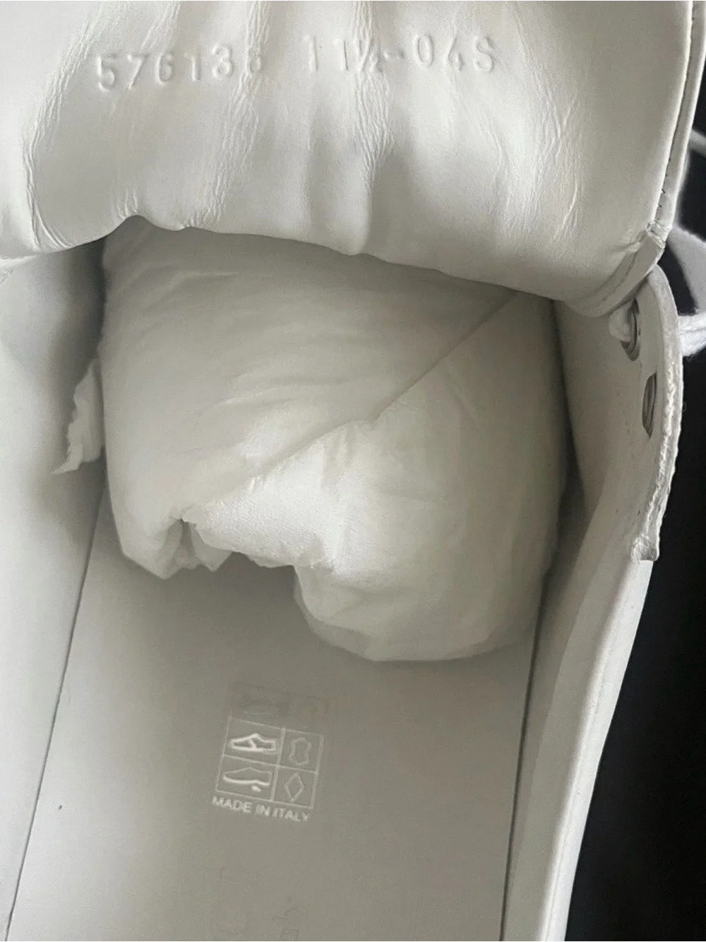Gucci White Leather Low-Top Sneakers with Red and Green Logo